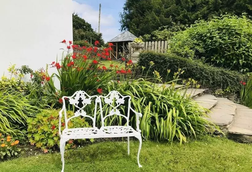 Hengoed Hideaway   Spacious 3 Bed House