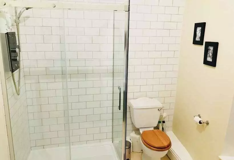 Hengoed Hideaway   Spacious 3 Bed House