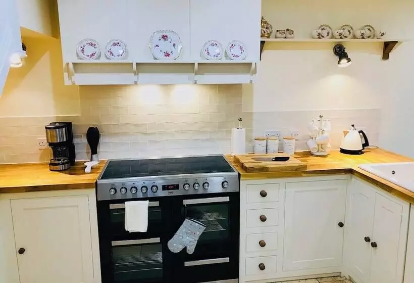 Hengoed Hideaway   Spacious 3 Bed House