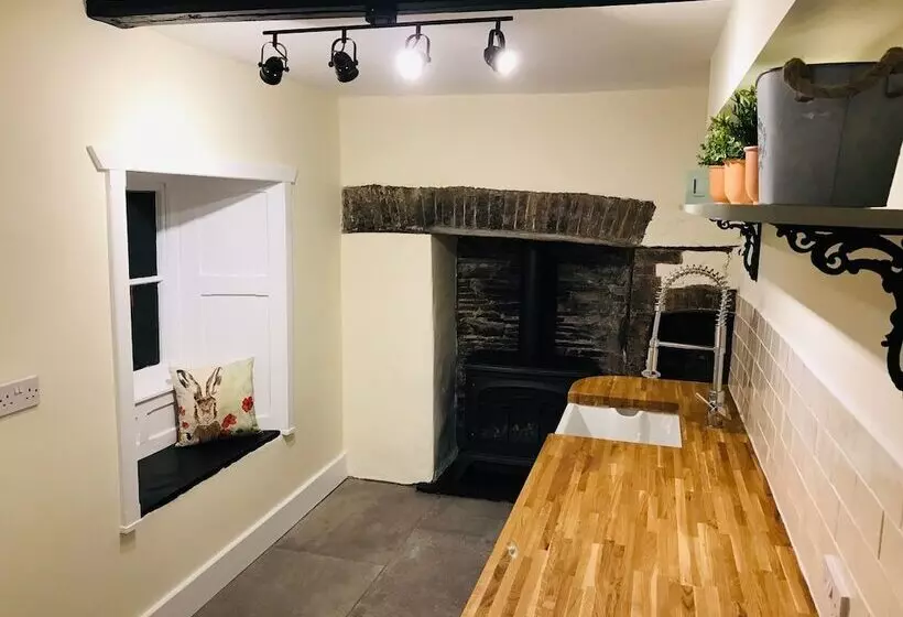 Hengoed Hideaway   Spacious 3 Bed House