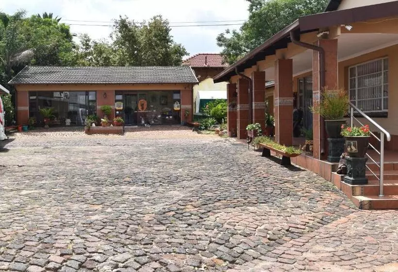 Majatalo African Elephant Guesthouse