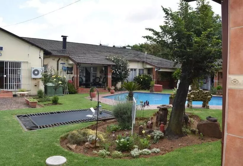 Majatalo African Elephant Guesthouse