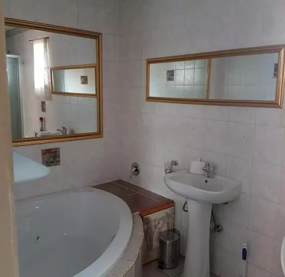 Majatalo African Elephant Guesthouse