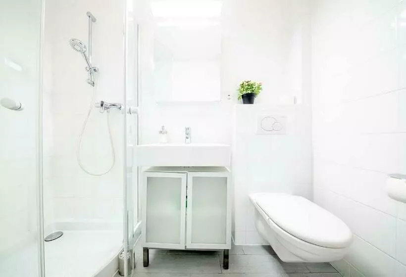پانسیون Ground Floor Rooms With Stunning Lake View & Garden Access