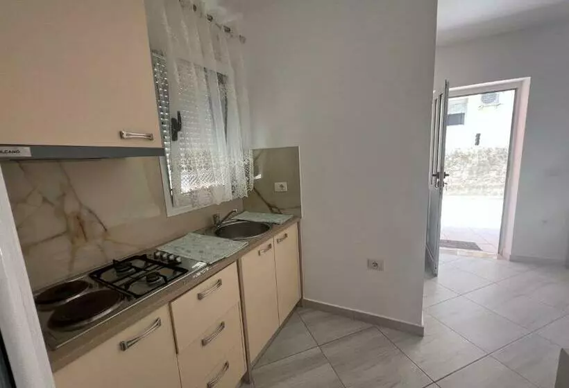 ペンション Guest House Vlore
