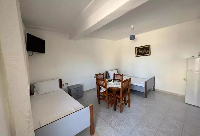 ペンション Guest House Vlore