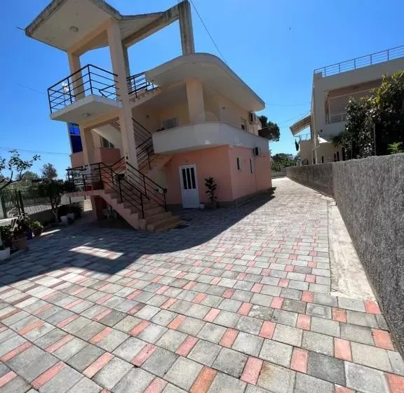ペンション Guest House Vlore