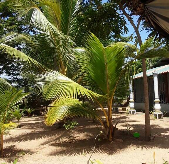 پانسیون River Garden Arugambay