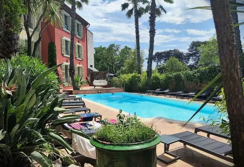 Hotelli Hôtel L Arena