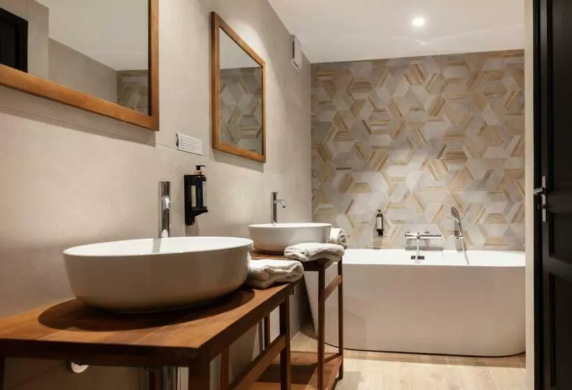 Hotelli Hôtel L Arena