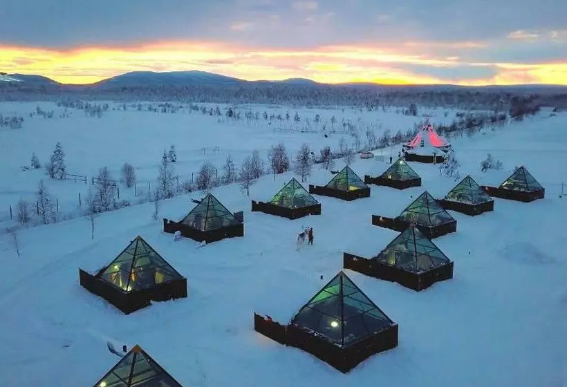 ホテル Aurora Pyramid Glass Igloos