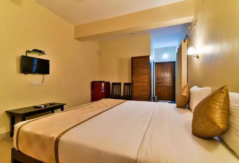 هتل Baga Fantacia Beach Inn