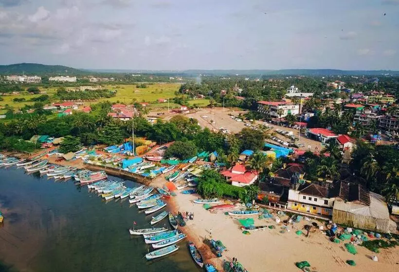 هتل Baga Fantacia Beach Inn