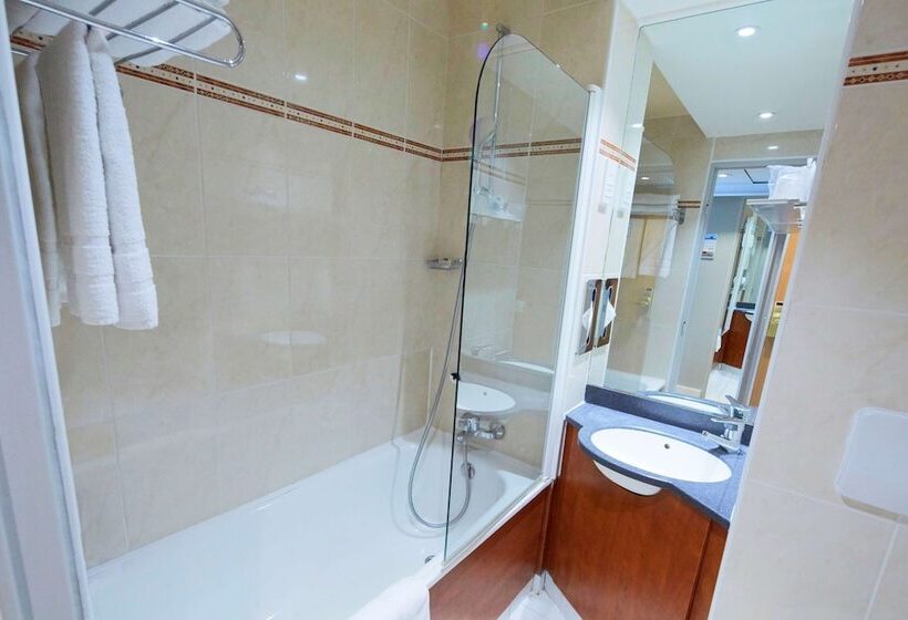 هتل Kyriad Paris Saint Ouen