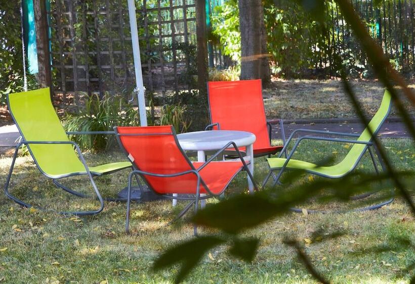 هتل Kyriad Paris Saint Ouen