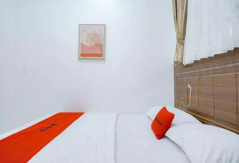 Hotelli Reddoorz Near Pantai Pandan Sibolga