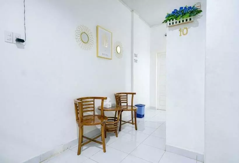 Hotelli Reddoorz Near Pantai Pandan Sibolga