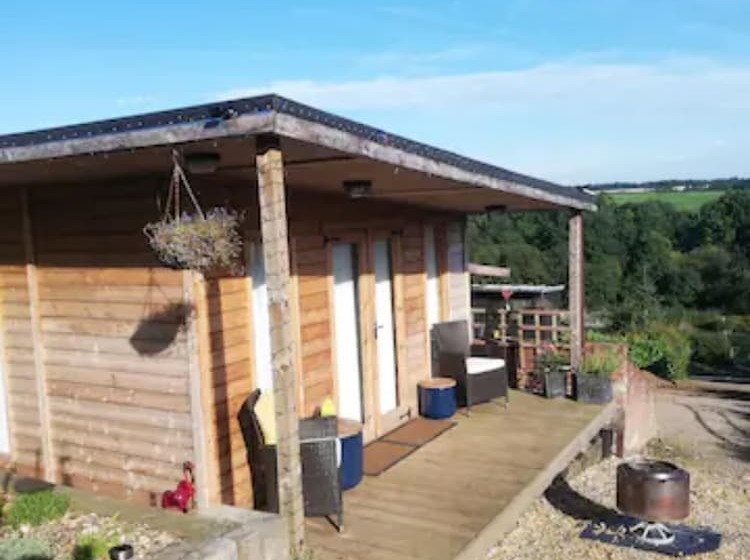 Peaceful Cabin Retreat In Skegby