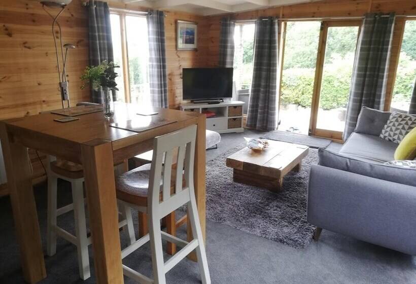 Peaceful Cabin Retreat In Skegby