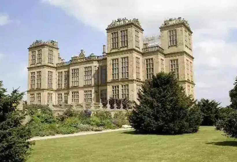 Peaceful Cabin Retreat In Skegby