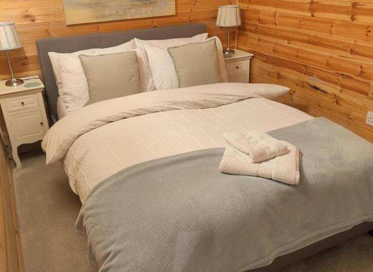 Peaceful Cabin Retreat In Skegby