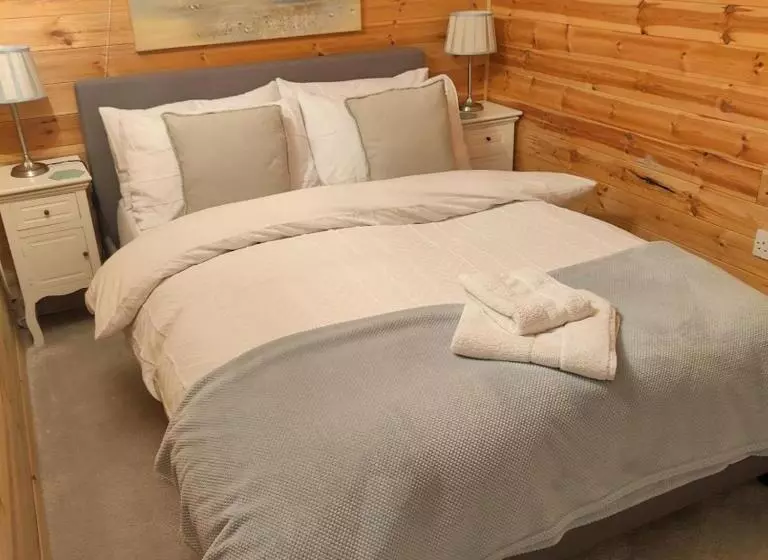 Peaceful Cabin Retreat In Skegby