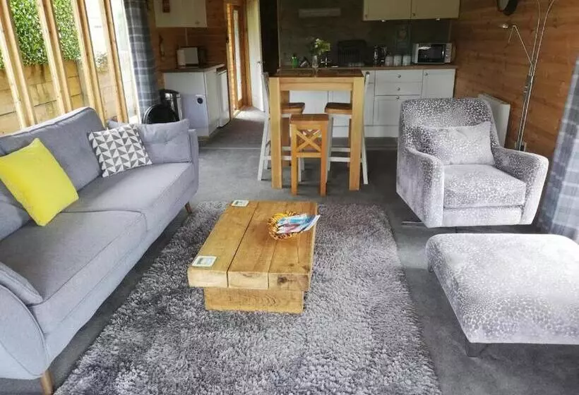 Peaceful Cabin Retreat In Skegby