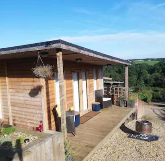 Peaceful Cabin Retreat In Skegby