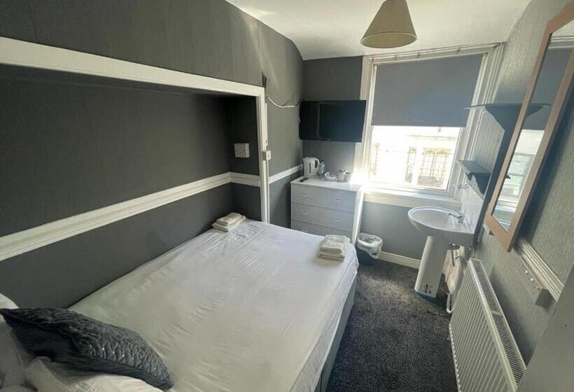 Pensione Km Central Pier