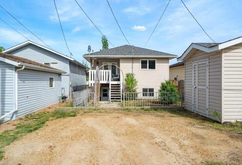 The Jurassic I Sleep 9 I Backyard & Patio I 55 Tv