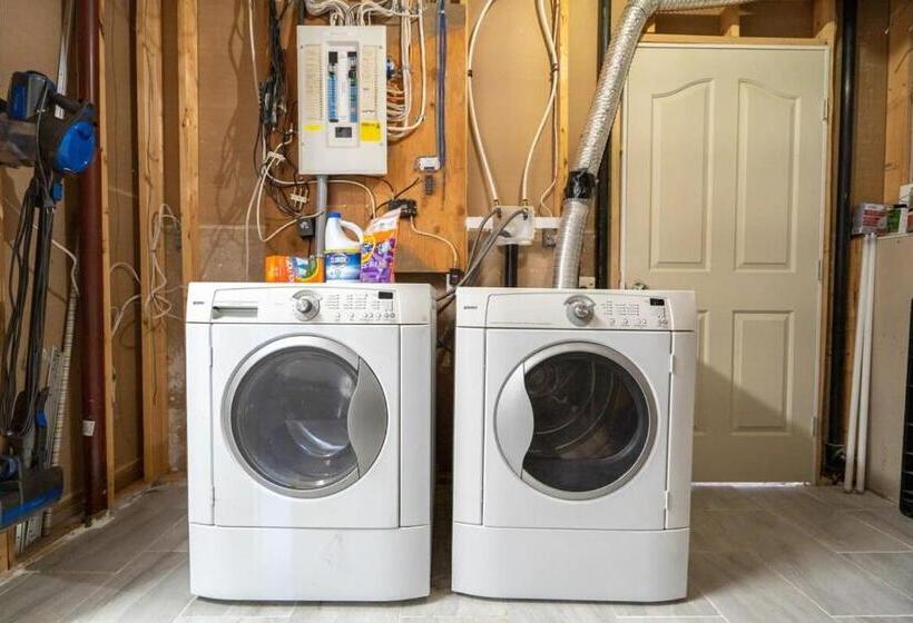 The Jurassic I Sleep 9 I Backyard & Patio I 55 Tv