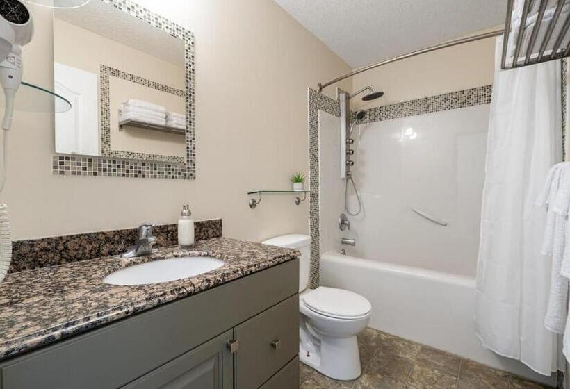 The Jurassic I Sleep 9 I Backyard & Patio I 55 Tv