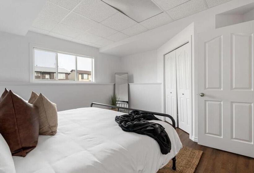 The Jurassic I Sleep 9 I Backyard & Patio I 55 Tv