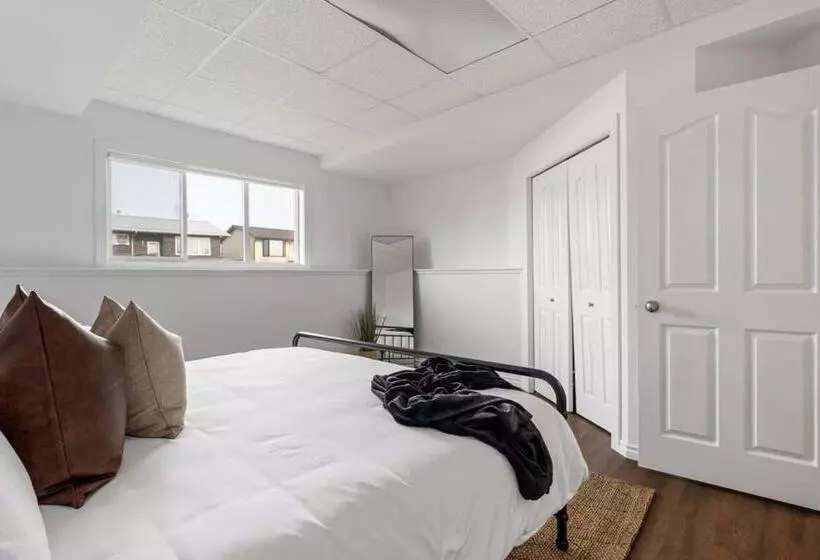 The Jurassic I Sleep 9 I Backyard & Patio I 55 Tv