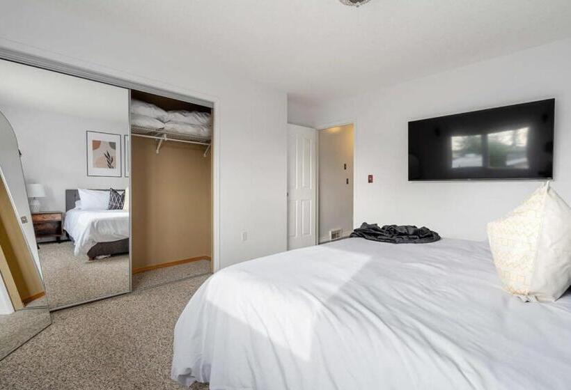 The Jurassic I Sleep 9 I Backyard & Patio I 55 Tv