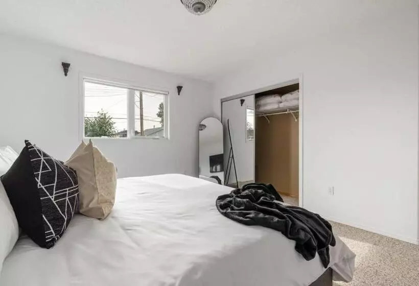 The Jurassic I Sleep 9 I Backyard & Patio I 55 Tv