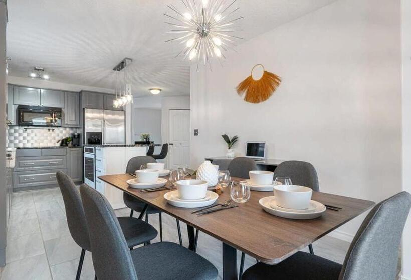 The Jurassic I Sleep 9 I Backyard & Patio I 55 Tv