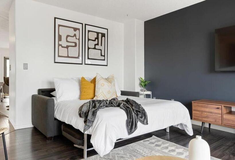 The Jurassic I Sleep 9 I Backyard & Patio I 55 Tv