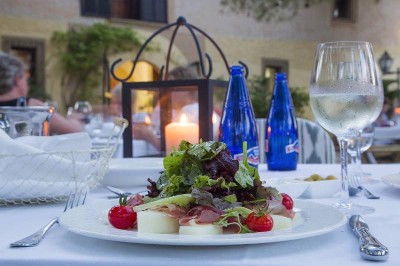 فندق ريفى Finca Hotel Predio Son Serra