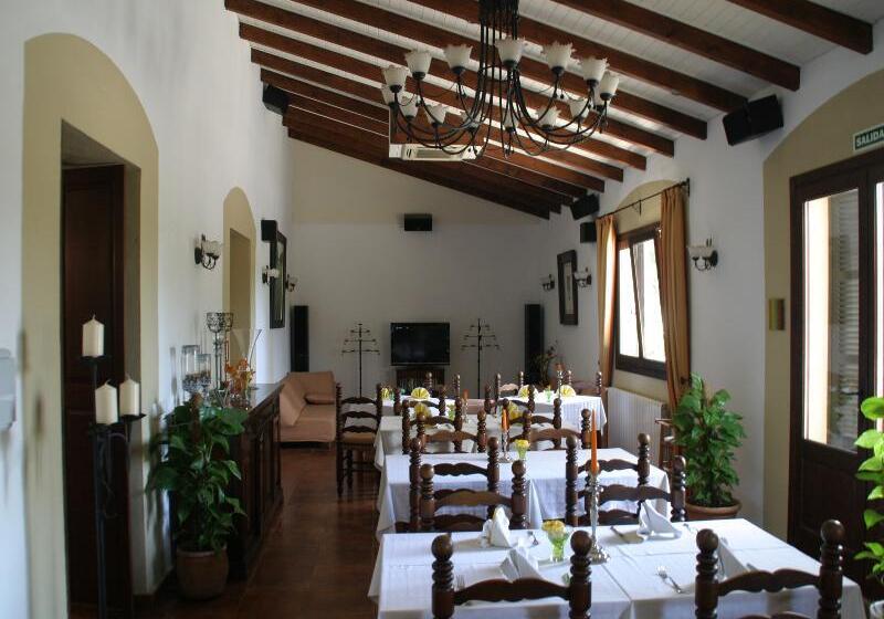 فندق ريفى Finca Hotel Predio Son Serra