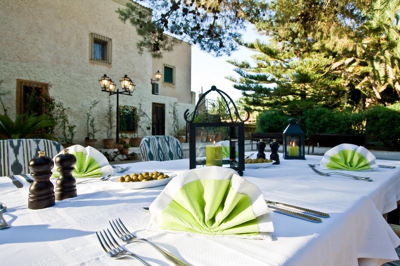 فندق ريفى Finca Hotel Predio Son Serra