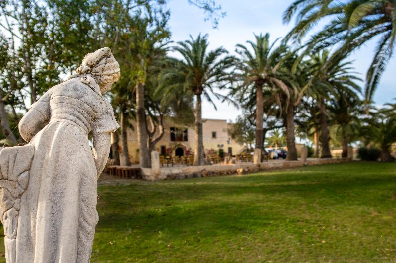 فندق ريفى Finca Hotel Predio Son Serra