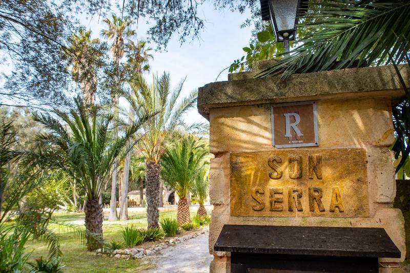 فندق ريفى Finca Hotel Predio Son Serra