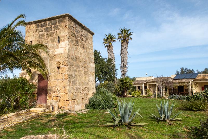 فندق ريفى Finca Hotel Predio Son Serra