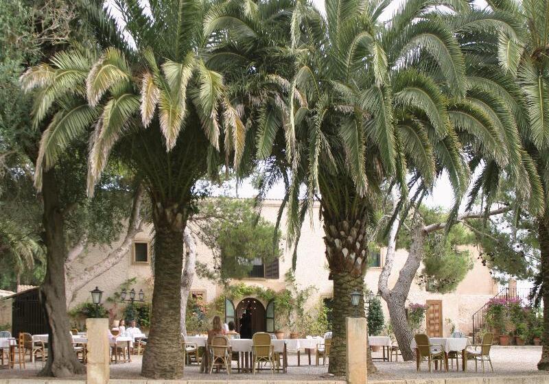 فندق ريفى Finca Hotel Predio Son Serra