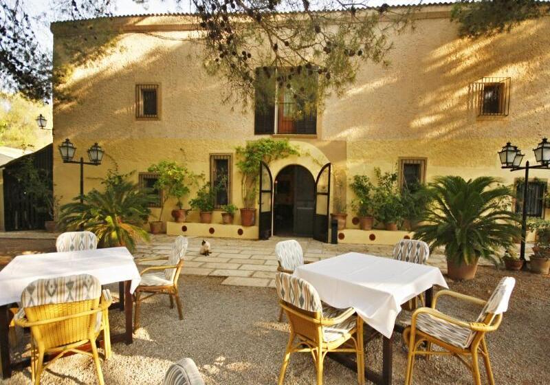 فندق ريفى Finca Hotel Predio Son Serra