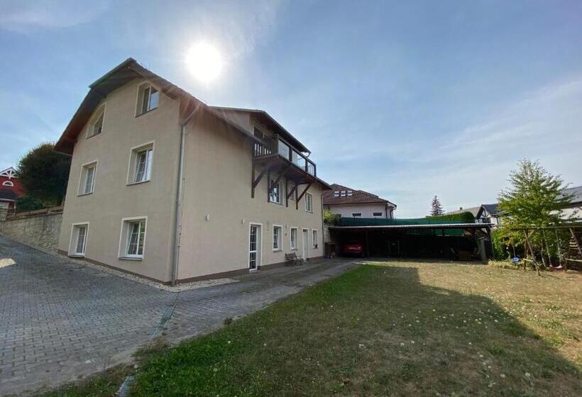 בית מלון כפרי Vila Heda