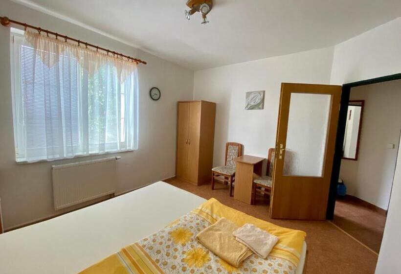 בית מלון כפרי Vila Heda