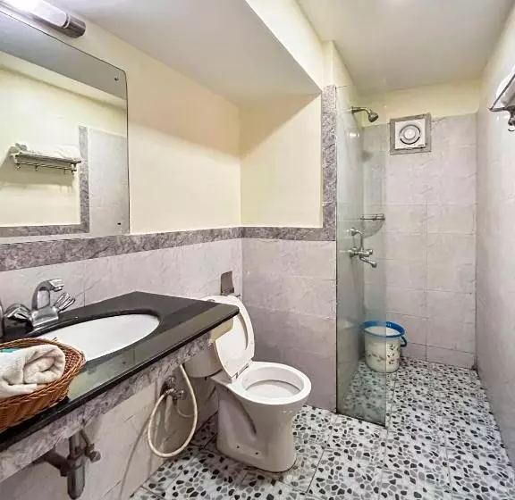 6 Bedrooms Nr Majorda Beach With Pool