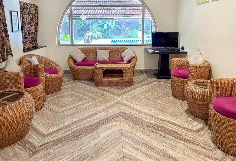 6 Bedrooms Nr Majorda Beach With Pool